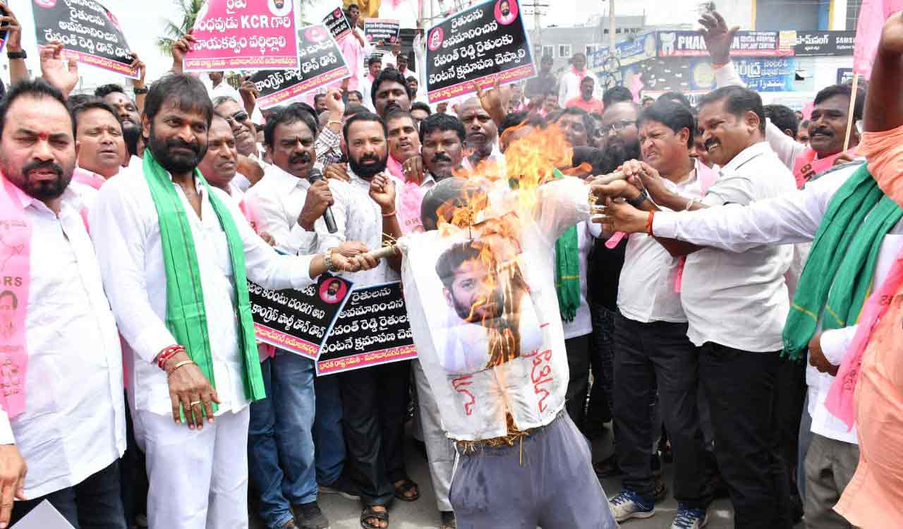 Anti-farmer remarks: BRS, farmers burn Revanth’s effigy in Mahabubnagar