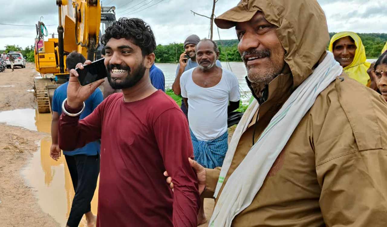 15 persons stranded in Manair River near Manthani, rescue operations on