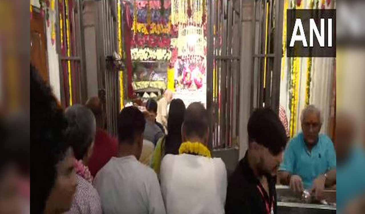 Devotees throng temples to offer prayers on first Monday of Sawan