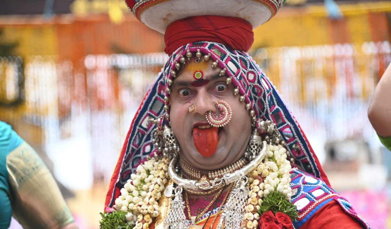 Bonalu 2023: CM KCR, wife visit Sri Ujjaini Mahakali Devasthnam in Secunderabad