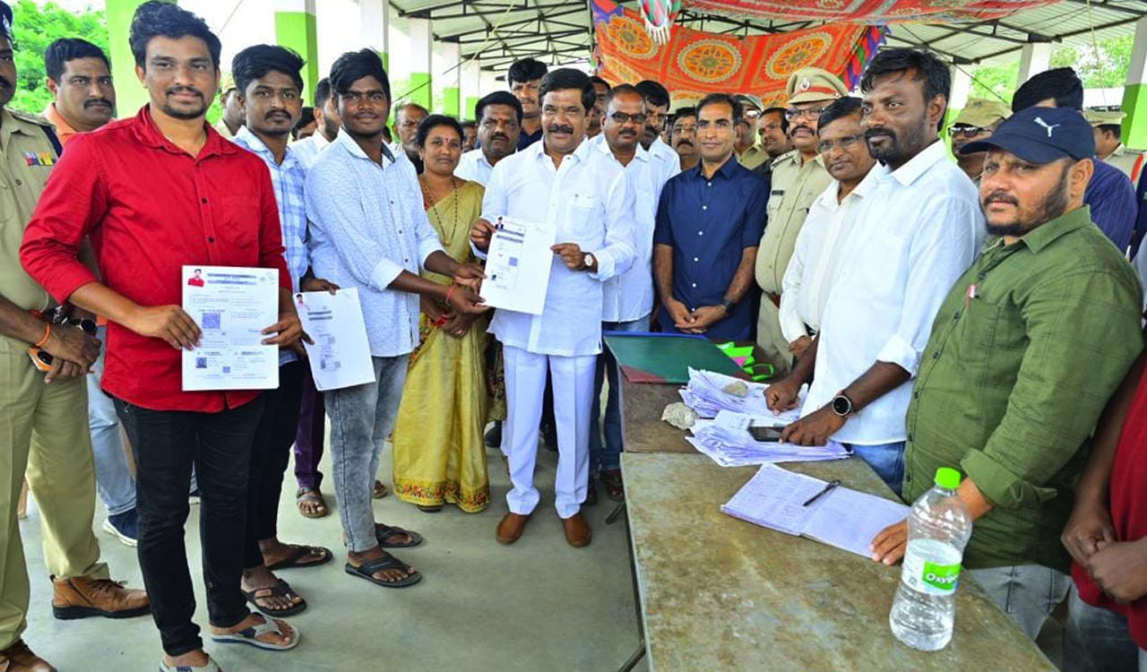 Nizamabad: Minister Vemula inaugurates free driving licence centre at Balkonda