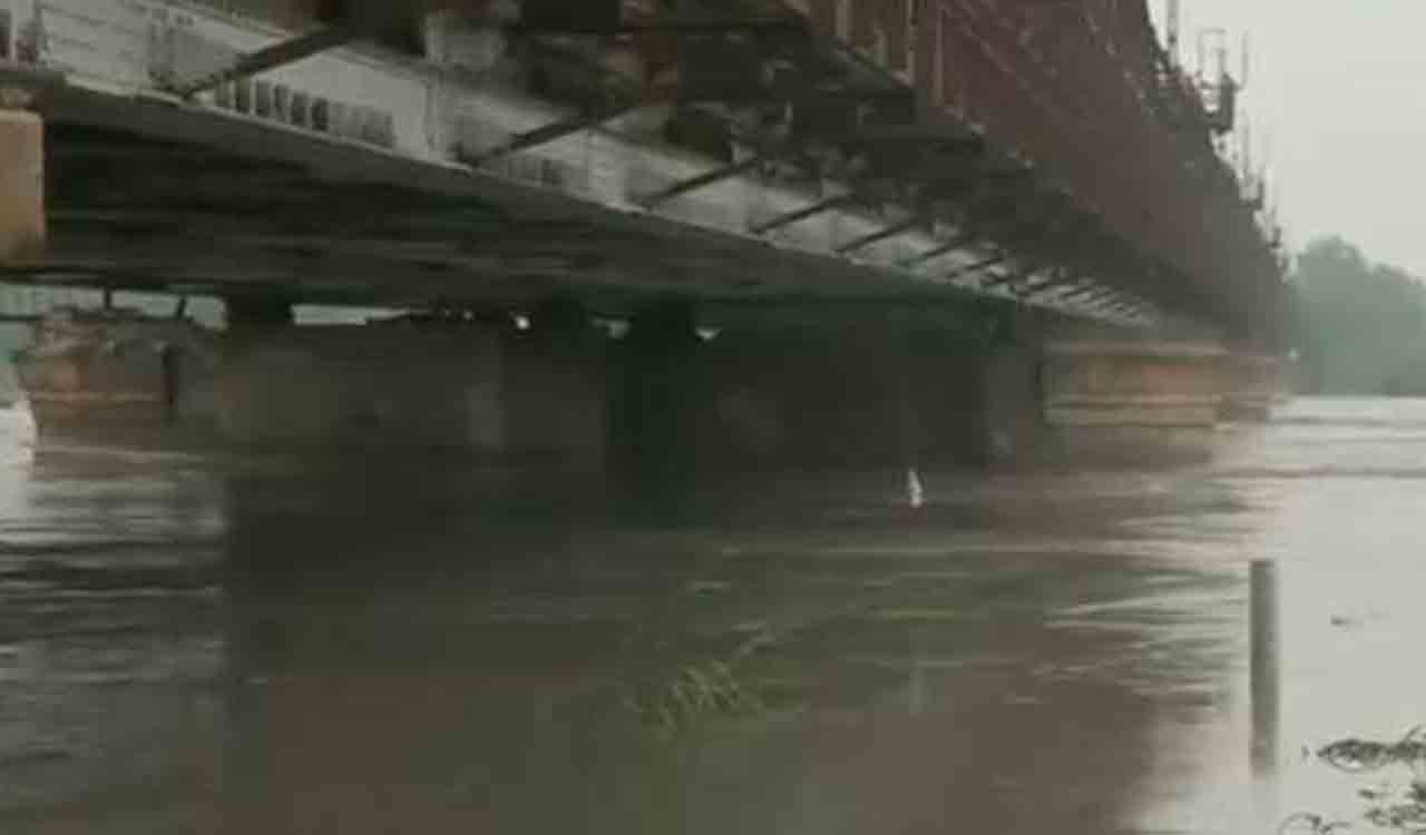 Yamuna water level drops to 206.02 m, situation yet to improve