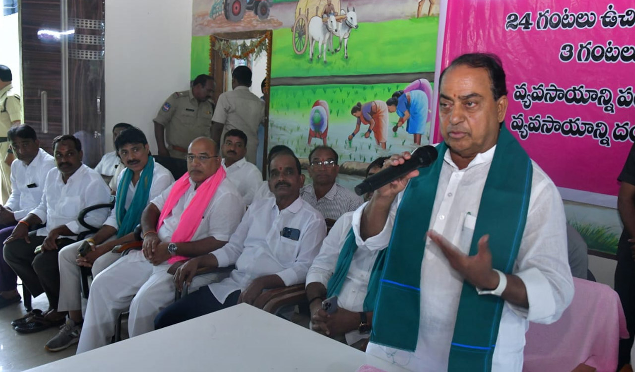 Farmers protest at Rythu Vedika in Nirmal