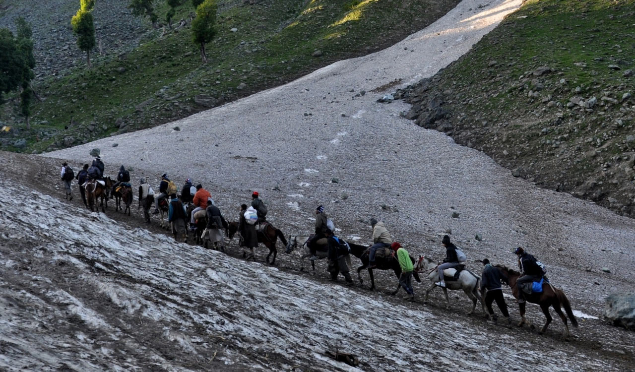 Amarnath Yatra draws over 3 lakh devotees in 21 days