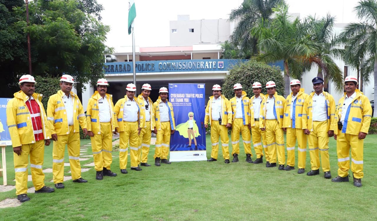 Hyderabad: 1,050 raincoats donated to Cyberabad traffic police