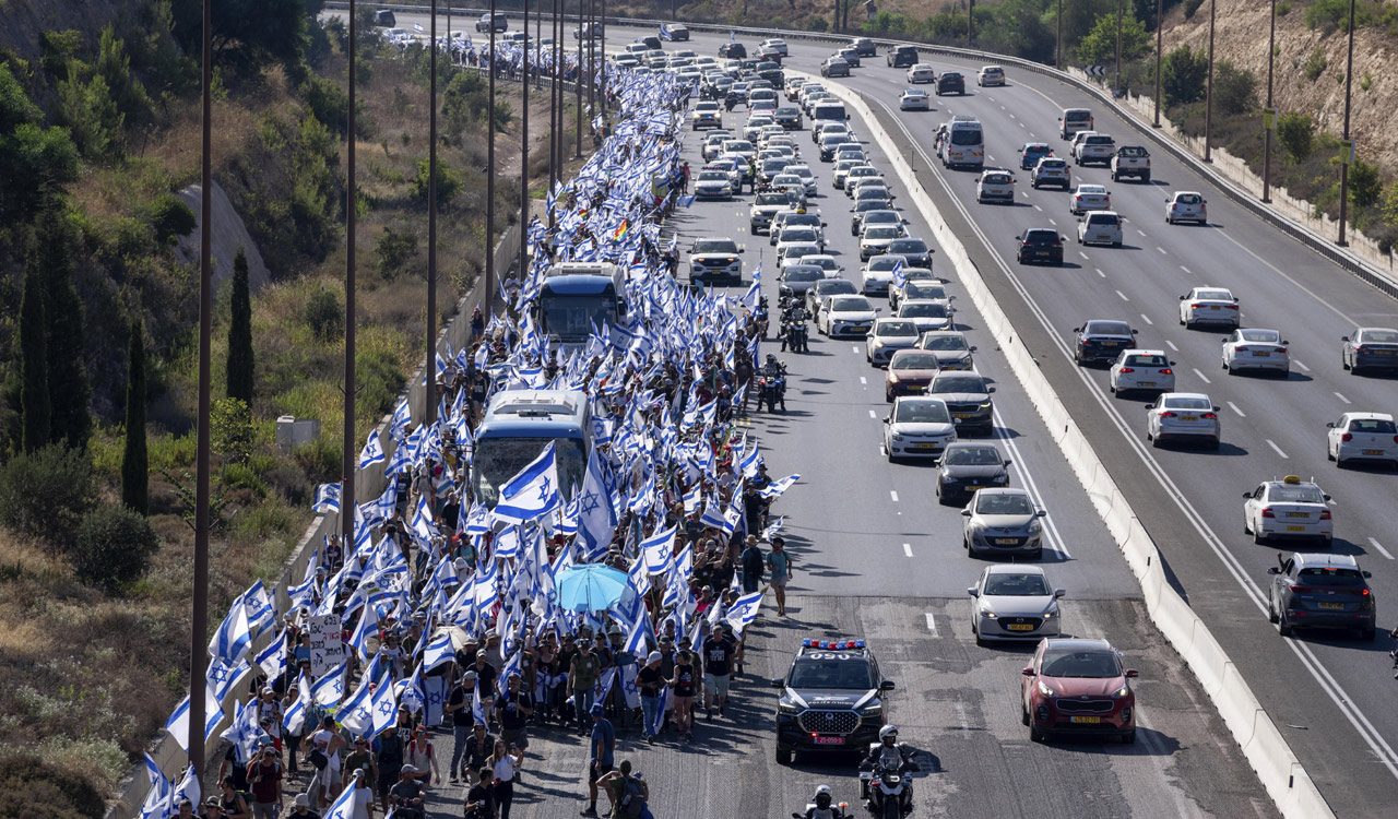 Thousands march from Tel Aviv to Jerusalem to protest Israeli government’s judicial overhaul plan