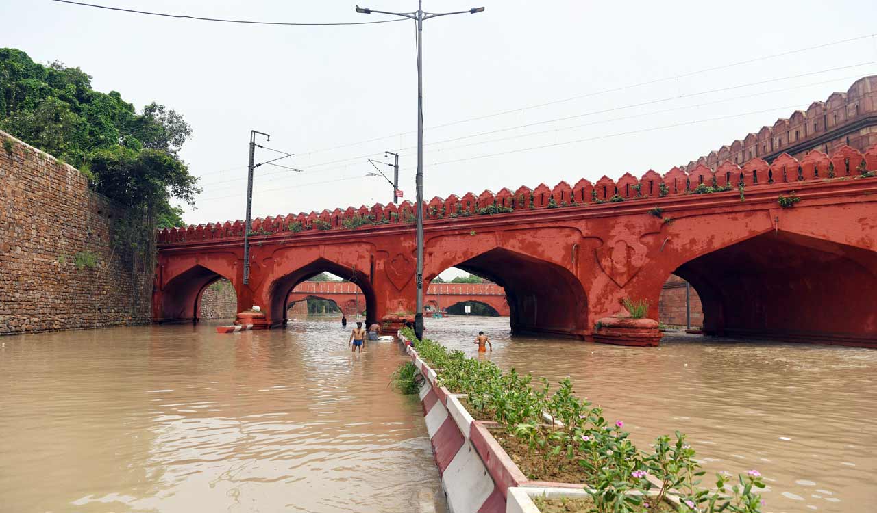 Crematoriums shut, medical facility evacuated, drinking water shortage likely as Yamuna inundates Delhi