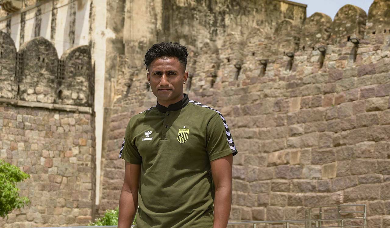 Hyderabad FC sign defender Vignesh from Mumbai City