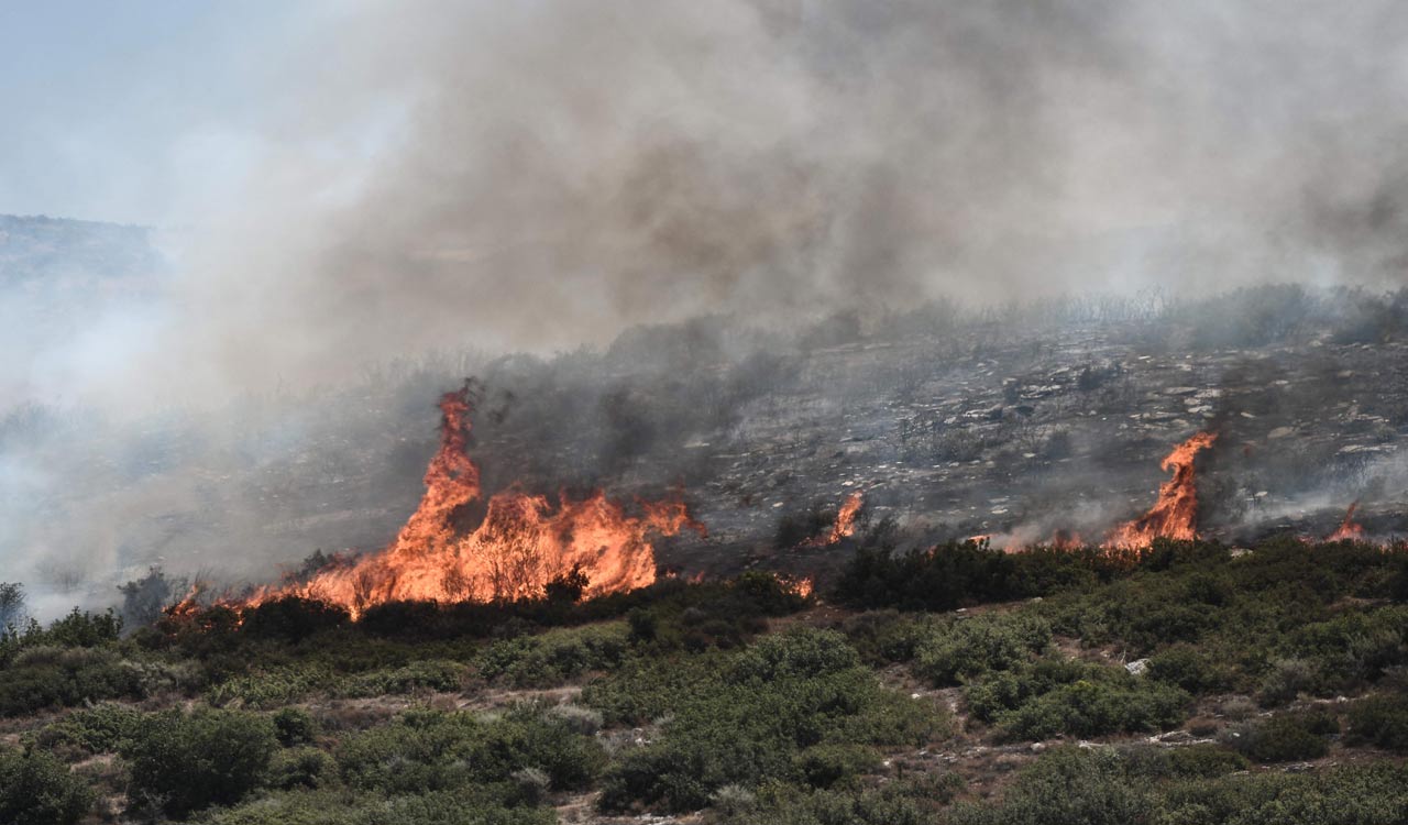 Greece Wildfires reach outskirts of Athens