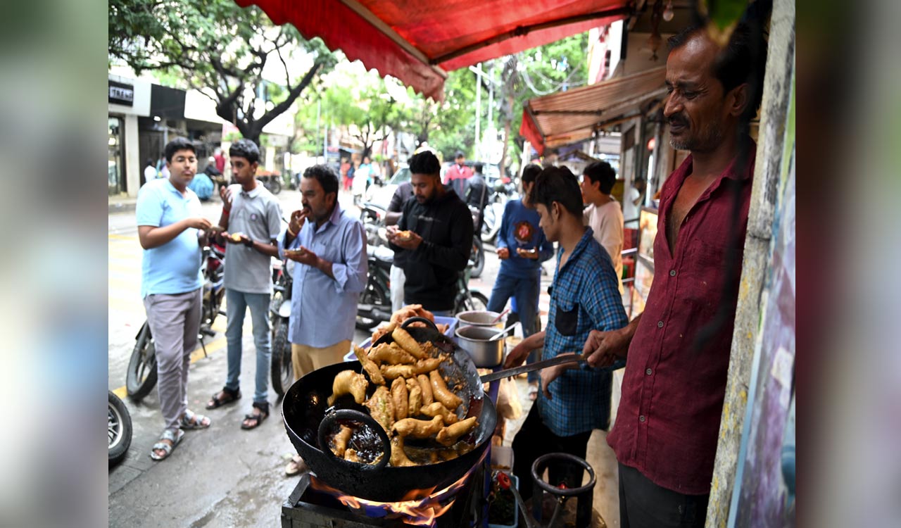 Yummy street treats for rainy days in Hyderabad