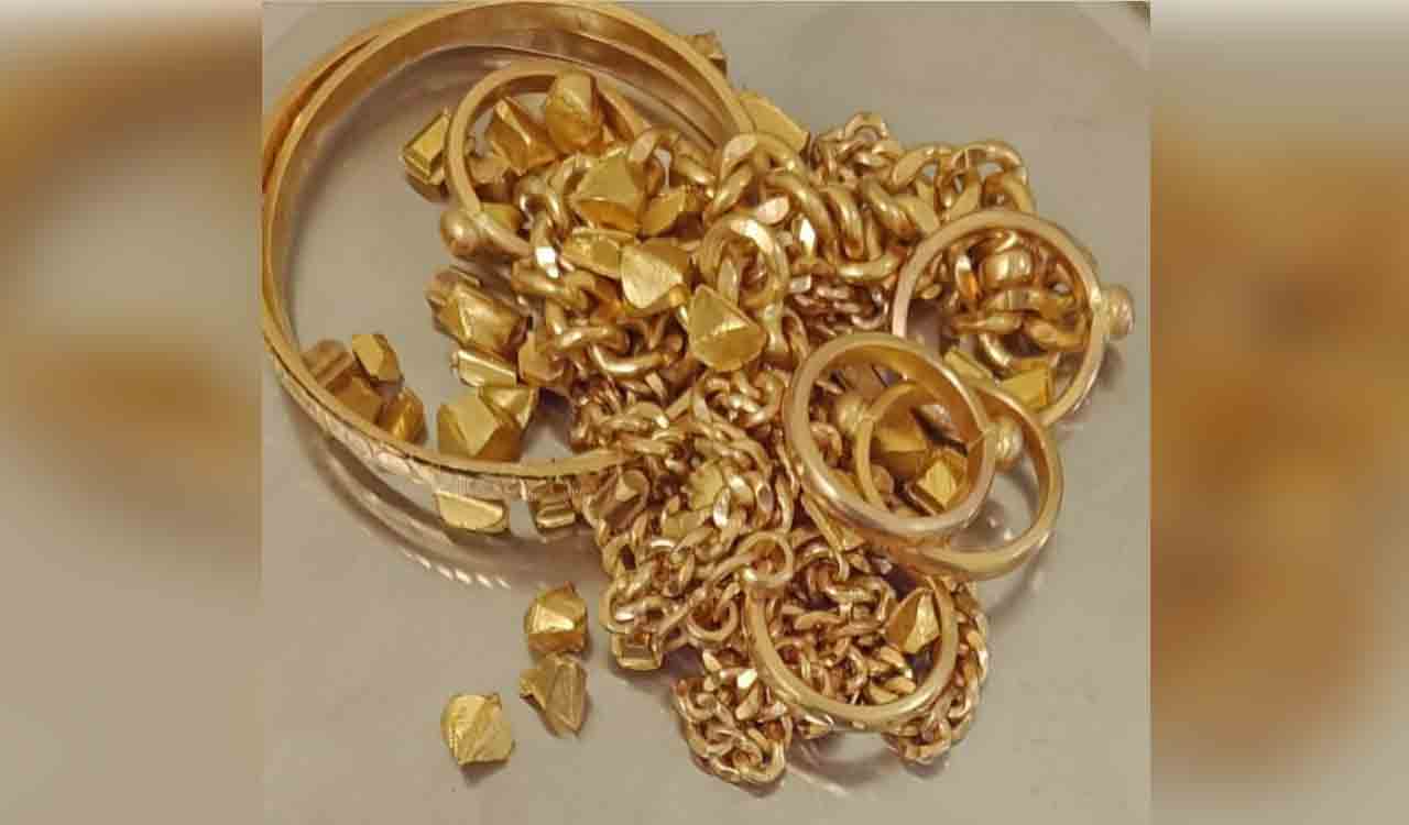 Customs AI unit seizes 700 grams of gold at Hyderabad Airport