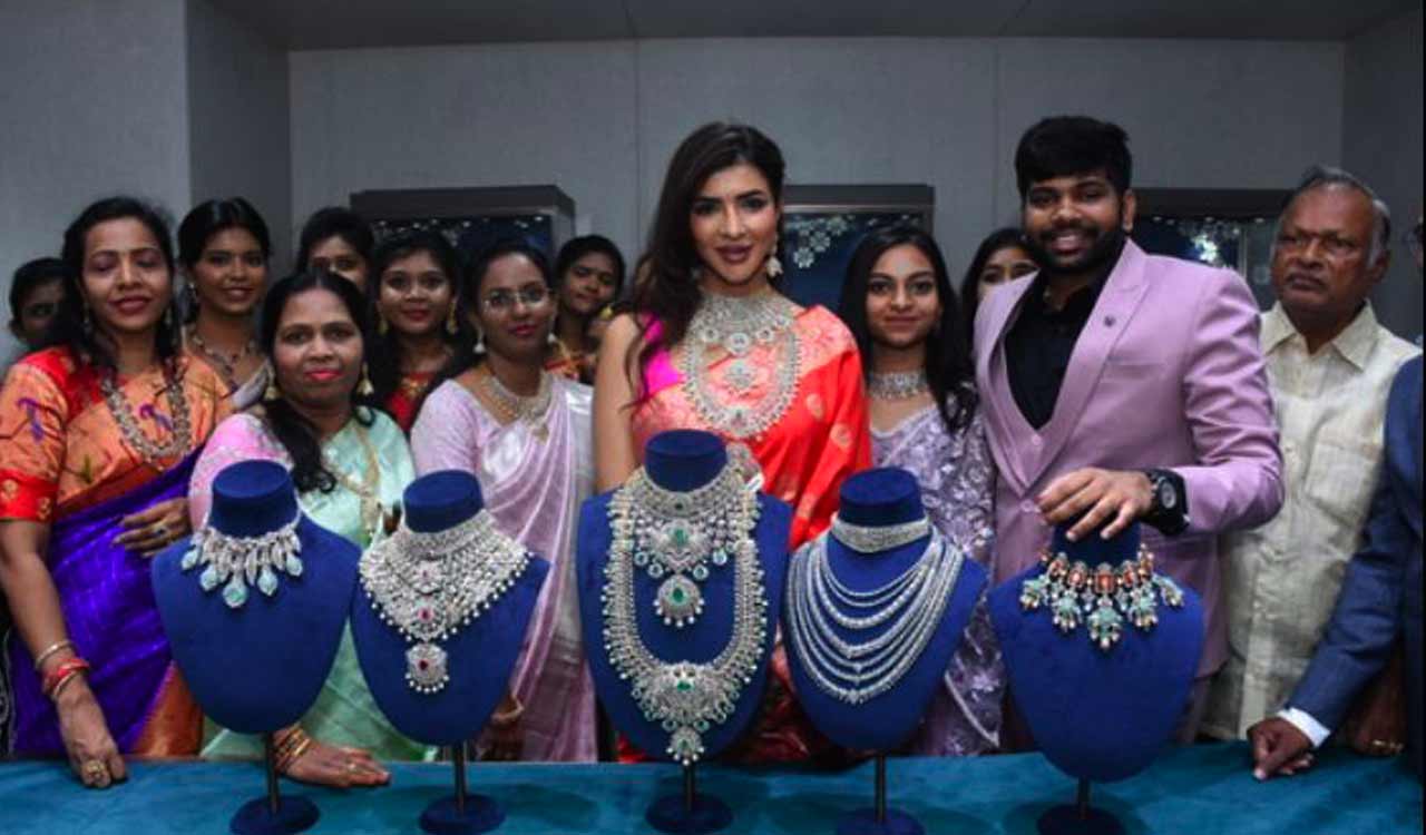 Hyderabad: Visista Gold and Diamonds launches its flagship store at Jubilee Hills