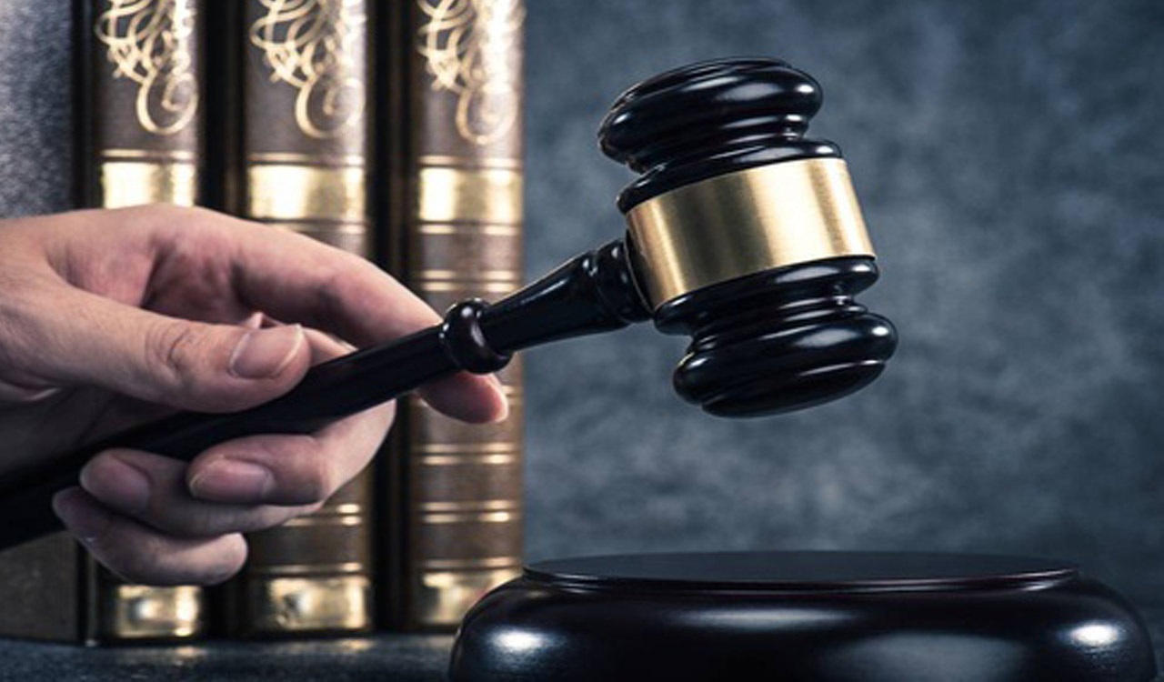 Bengal: Bar association boycotts district judge’s court for sending clerk to judicial custody