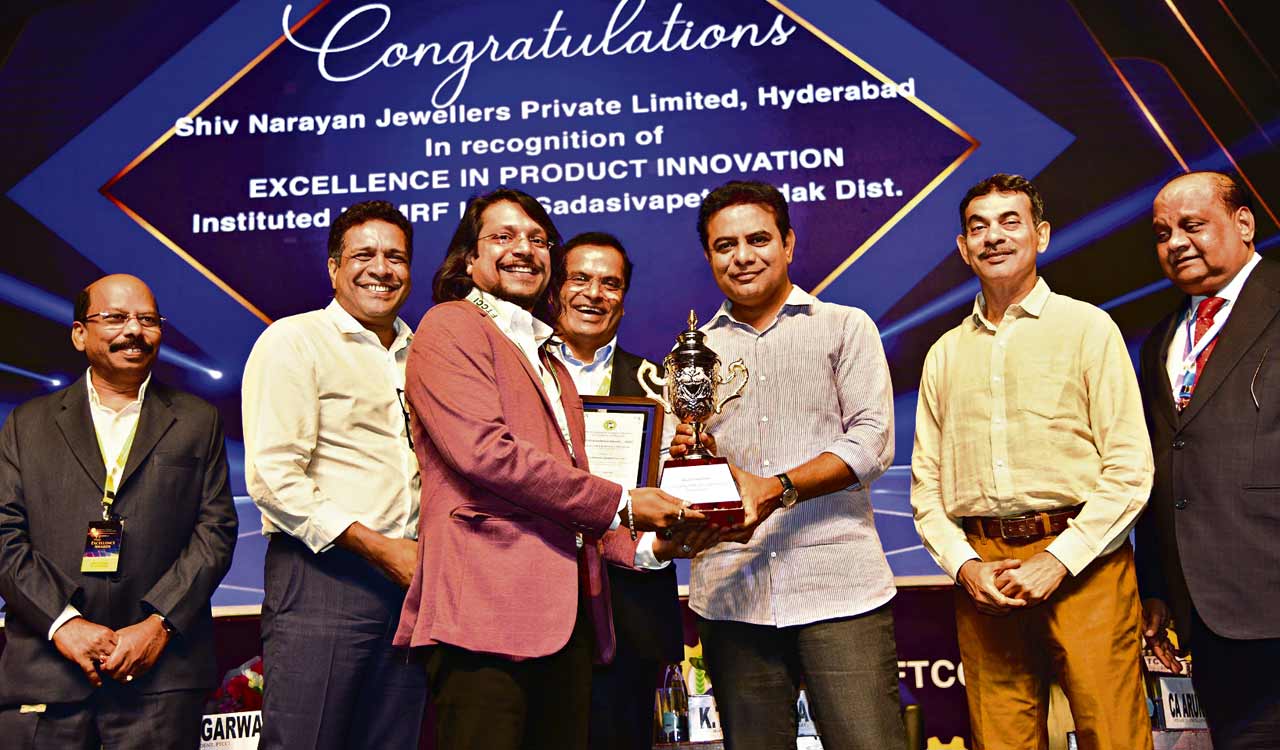 Hyderabad: Shiv Narayan Jewellers honoured with Excellence in Product Innovation award