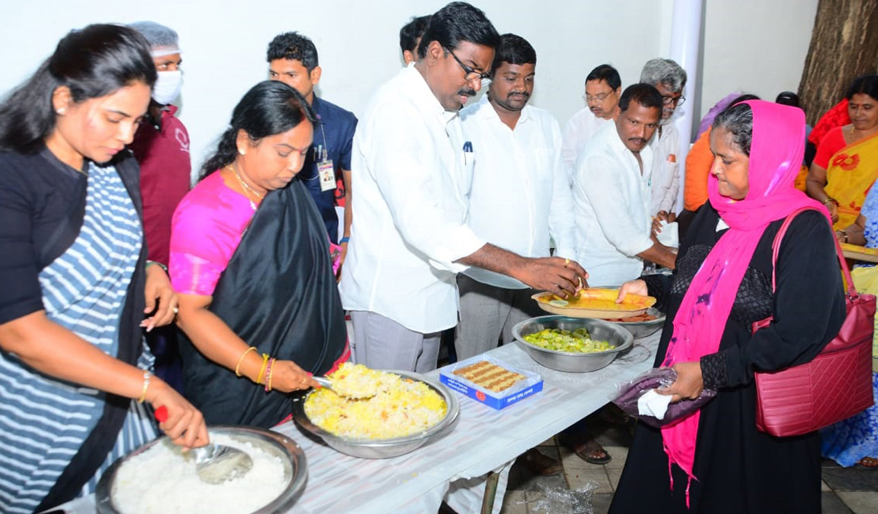 Puvvada distributes Kalyana Lakshmi cheques in Khammam