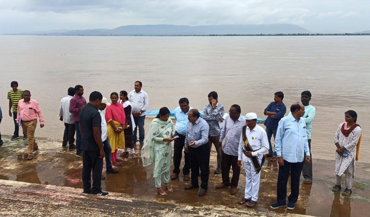 Kothagudem: Puvvada tells officials to focus on sanitation in flood affected areas
