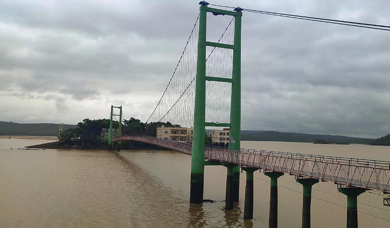 Telangana: Laknavaram Lake beckons adventurers amidst floodwater surge