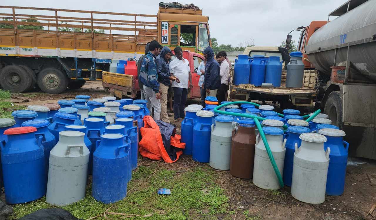 Hyderabad: Cops arrest four persons for selling, purchasing milk illegally