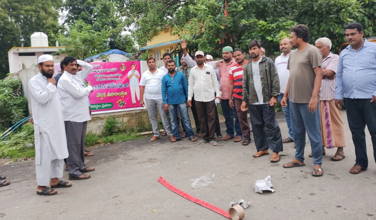 Kothagudem: Jalagam’s followers celebrate High Court verdict