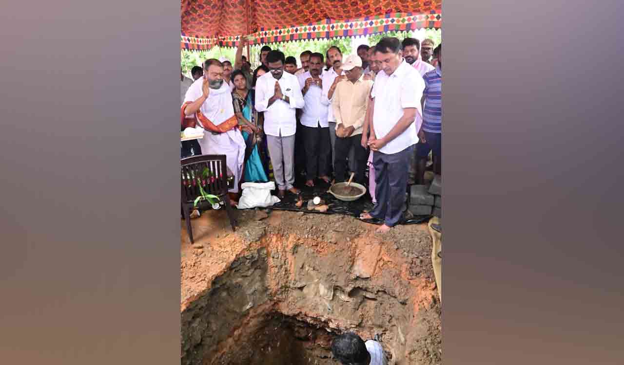 Congress leaders talking foolishly on electricity supply to farmers: Puvvada