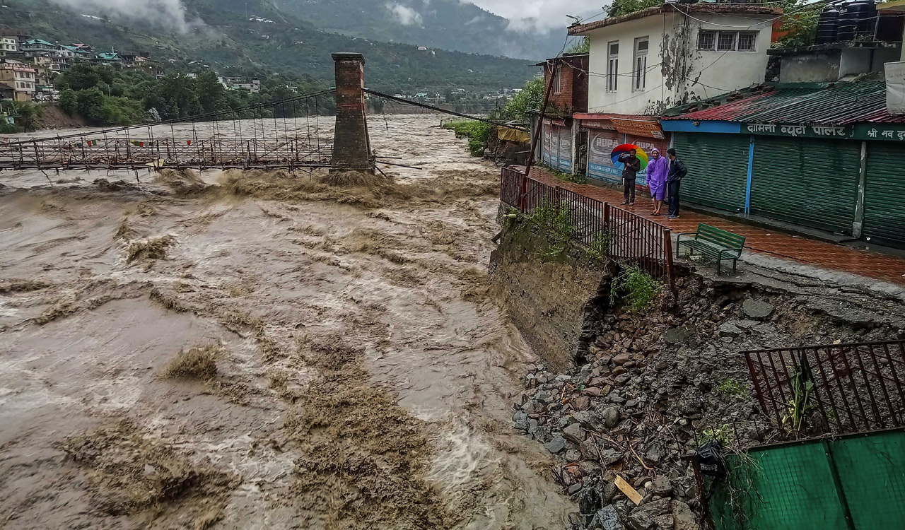 37 killed as heavy rains batter North India