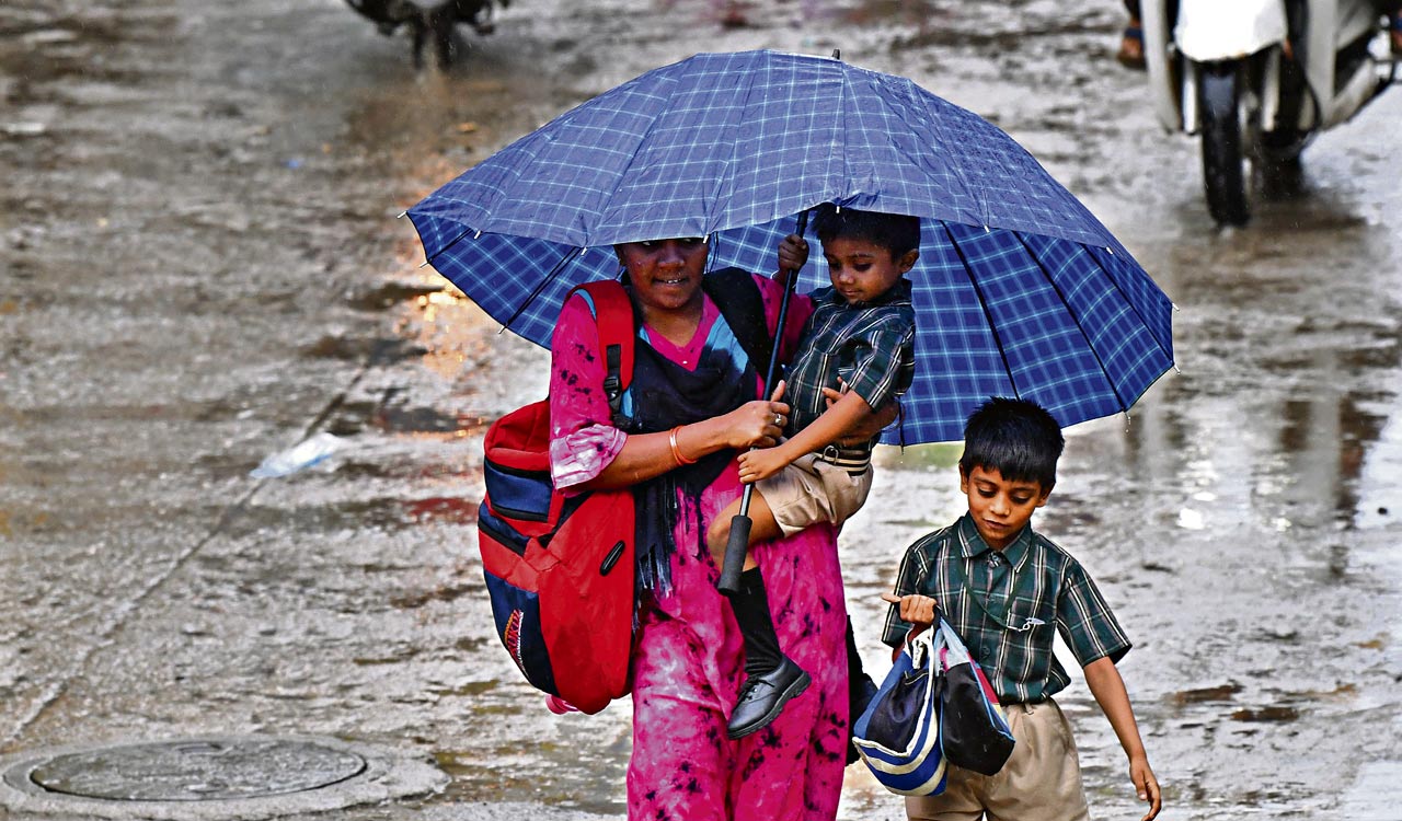 Incessant showers lash Hyderabad, to continue till Thursday