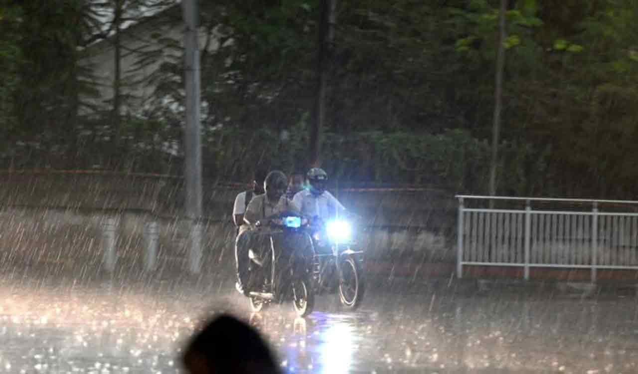 Heavy rains continue in Kerala, 3 districts put under Red Alert
