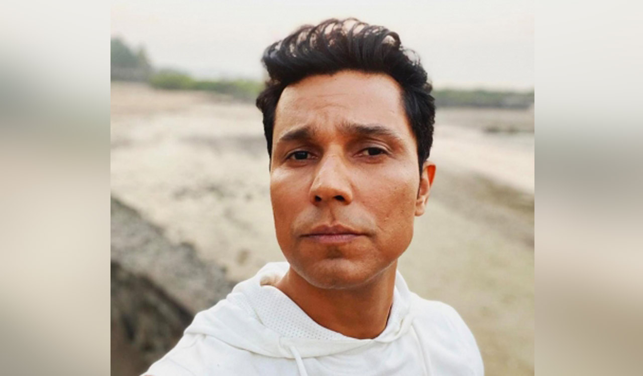 Randeep Hooda serves rations to flood-hit people in Haryana