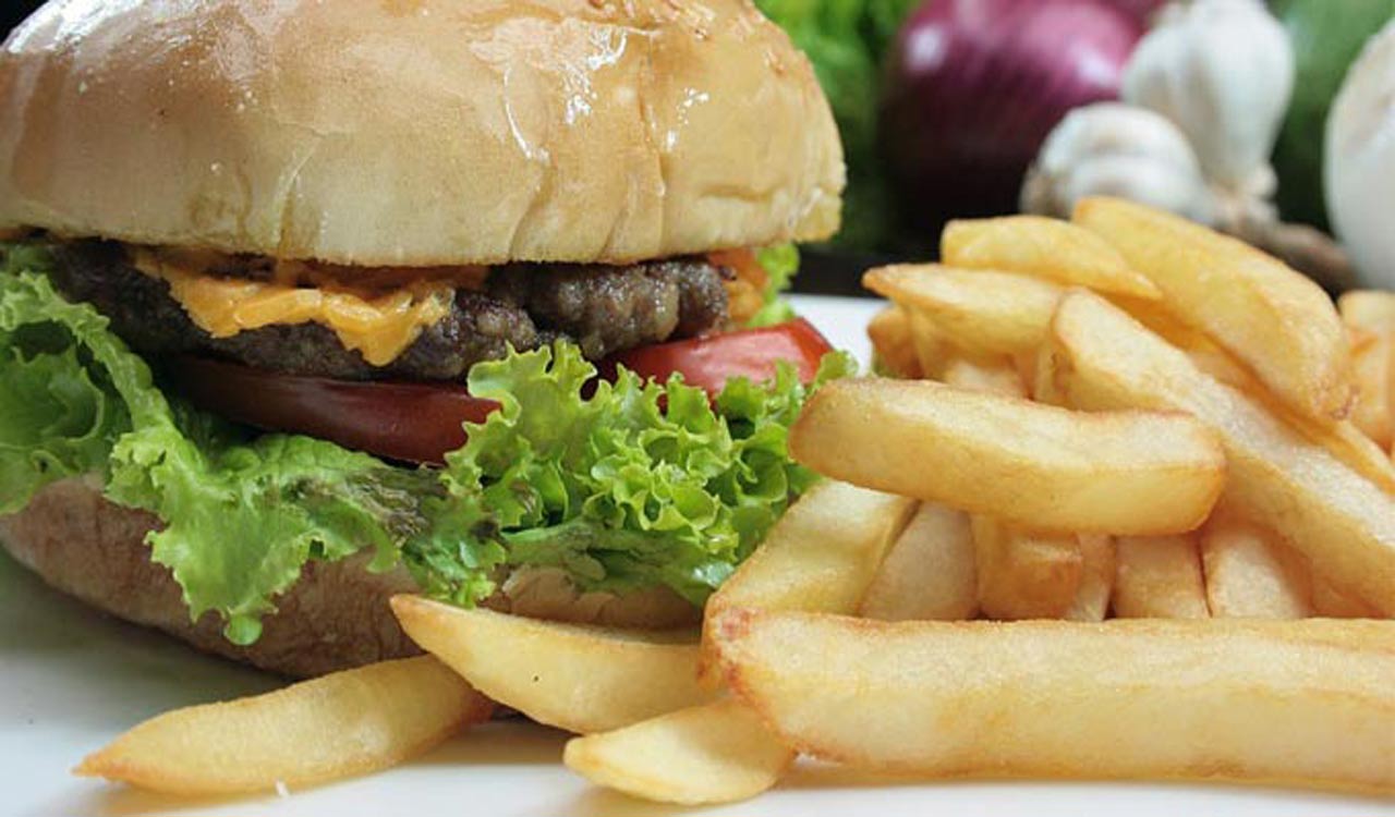 72% Indians snack more when they are happy, reveals The India Snacking Report