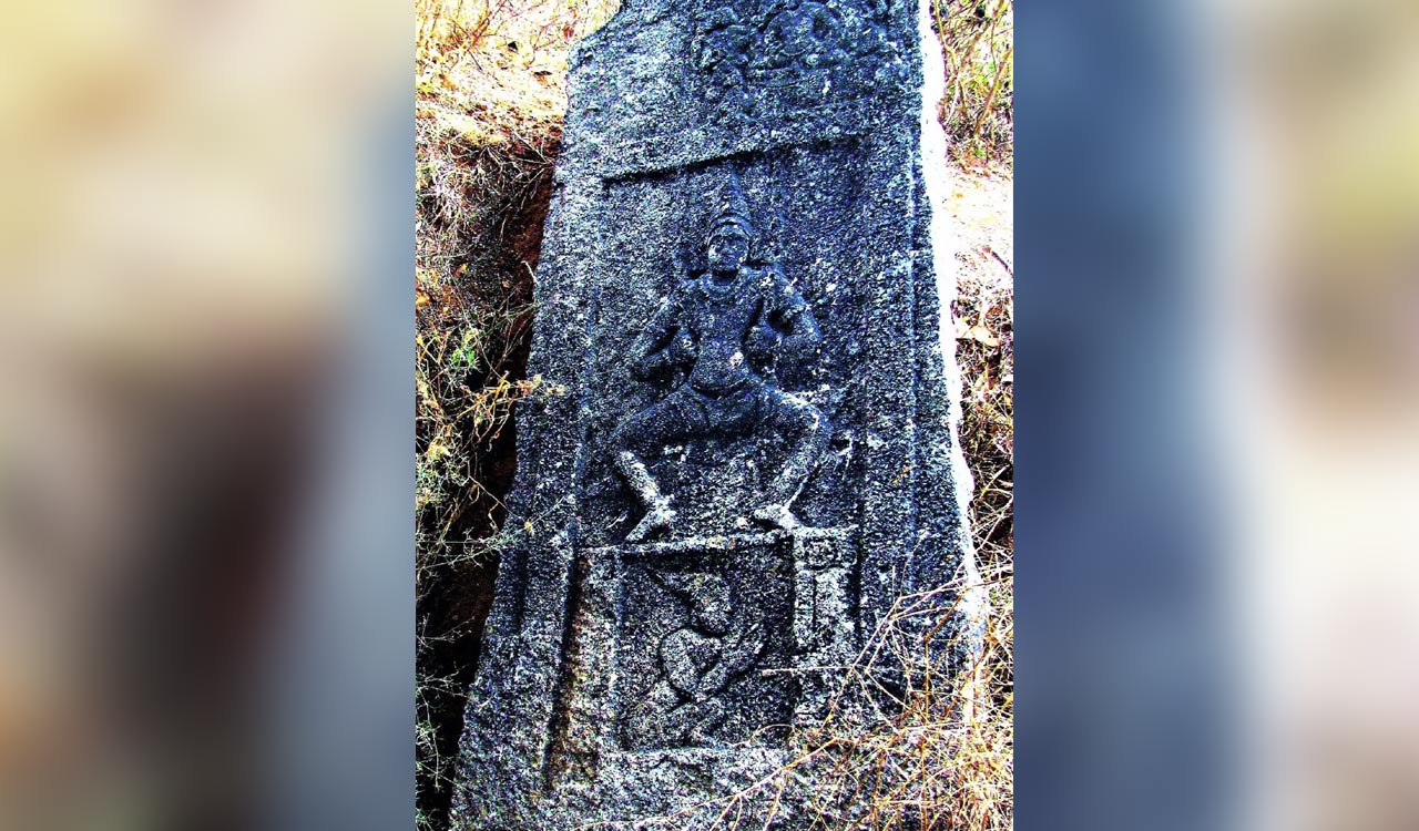 Ancient hero stone of ‘Keelgunte’ found in Mahabubnagar
