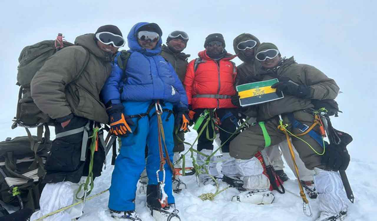Indian Army mountaineers scale Mount Kun-Nun, perform Yoga at 7,103m height