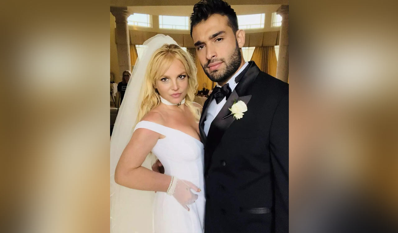 Amid contentious divorce, Britney Spears pursues therapy