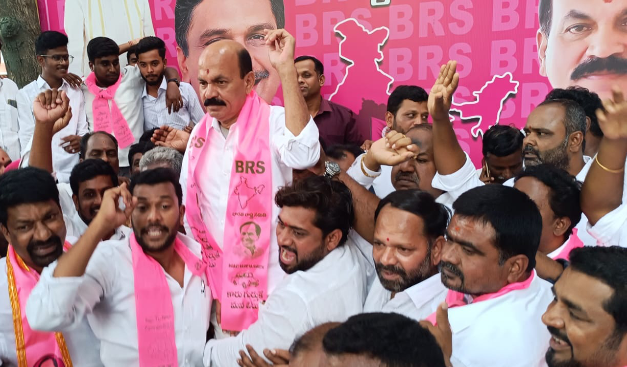 Chintha Prabhakar vows to gift Sangareddy seat to KCR with massive win