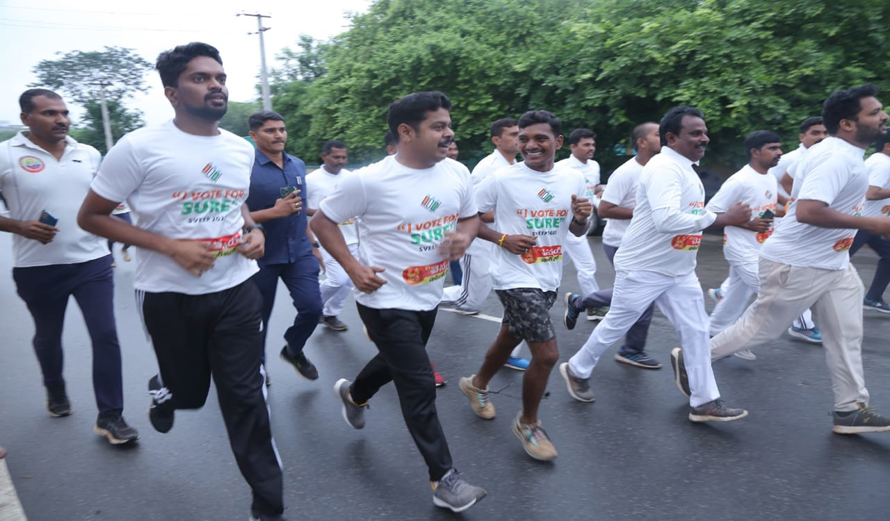 Telangana: CP Vishnu S Warrier asks youths to enroll their names in voters list