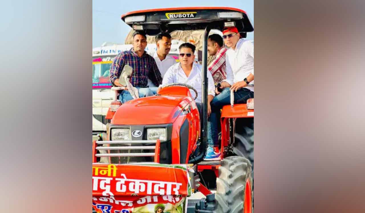 Crowds flock to Jaipur in tractors and trucks to watch ‘Gadar 2’