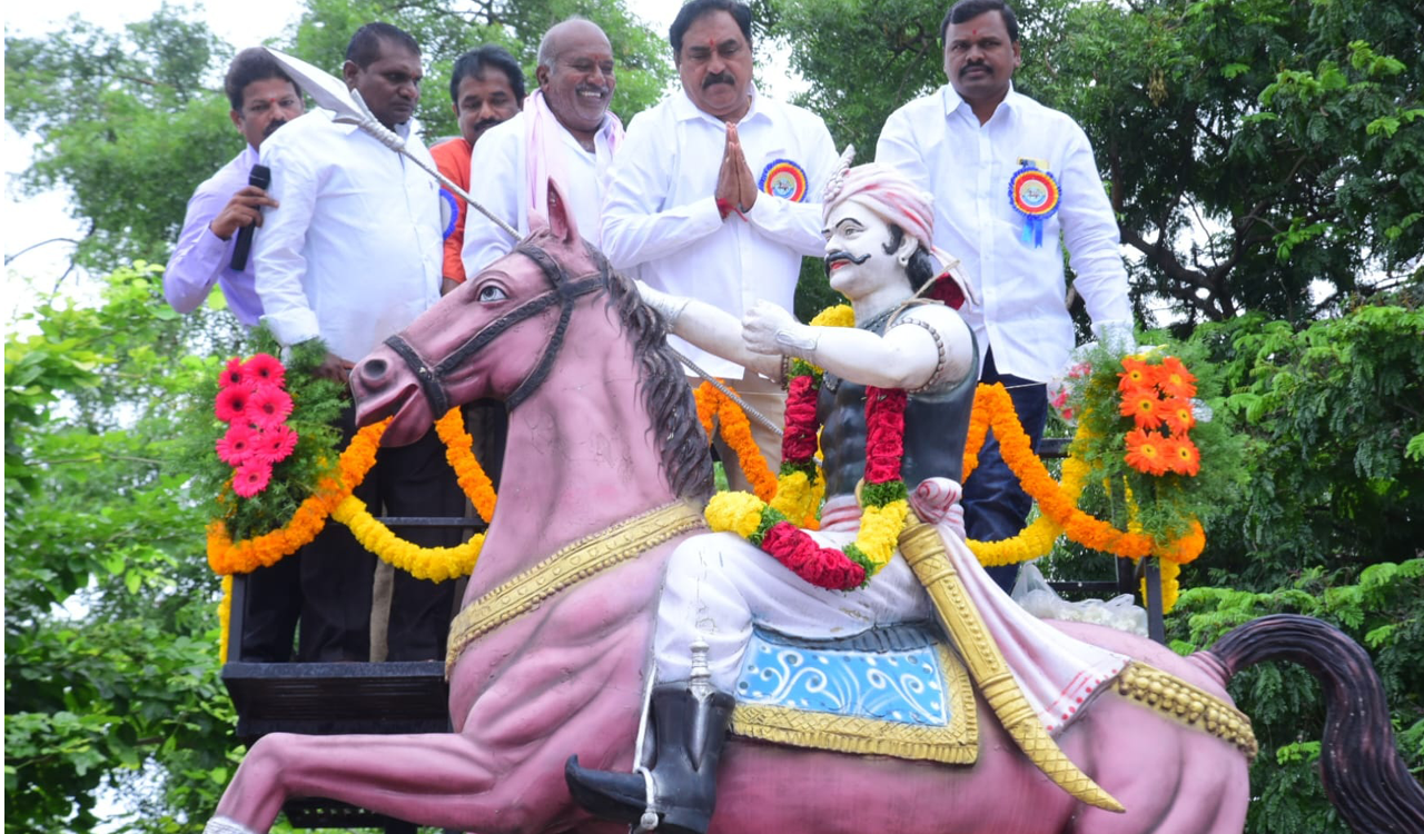Minister Dayakar Rao pays tributes to Sardar Papana on his birth anniversary