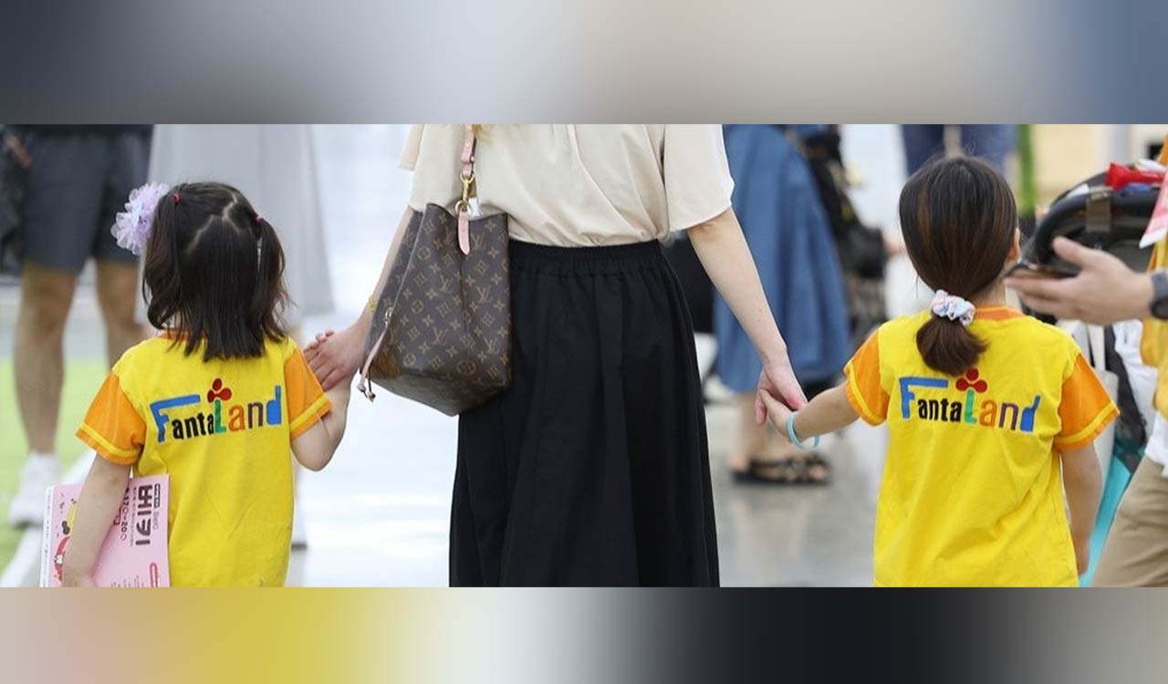 Fertility rate plunge leads to further decline in South Korea’s natural population