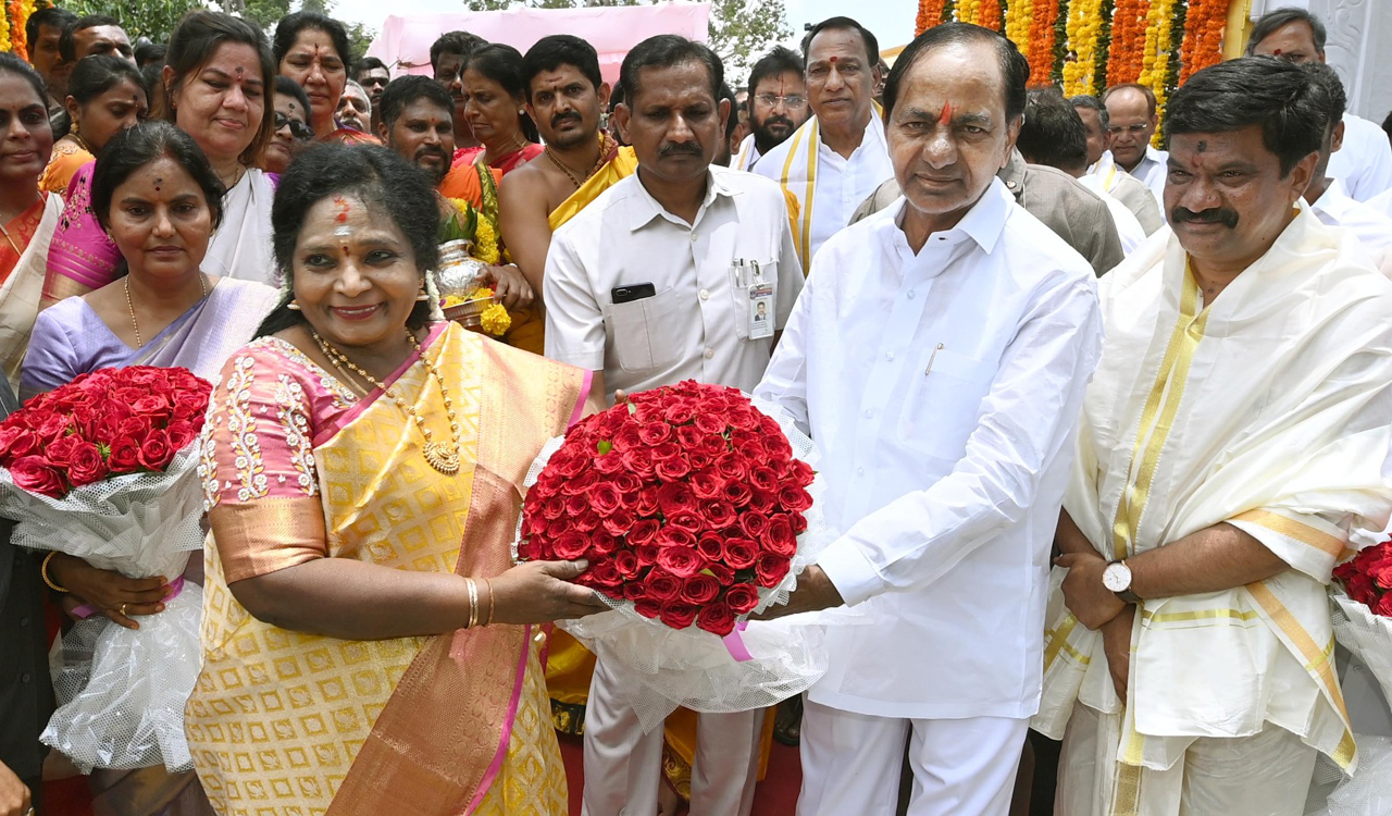 Governor, CM KCR inaugurate places of worship at new Secretariat complex