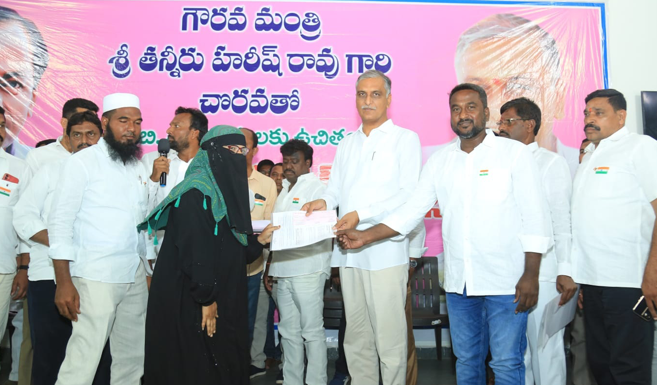 Minority Bandhu assistance presented to beneficiaries in Siddipet