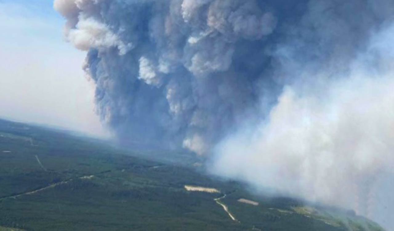 Hundreds rescued by Canadian Army through airlifts from wildfires