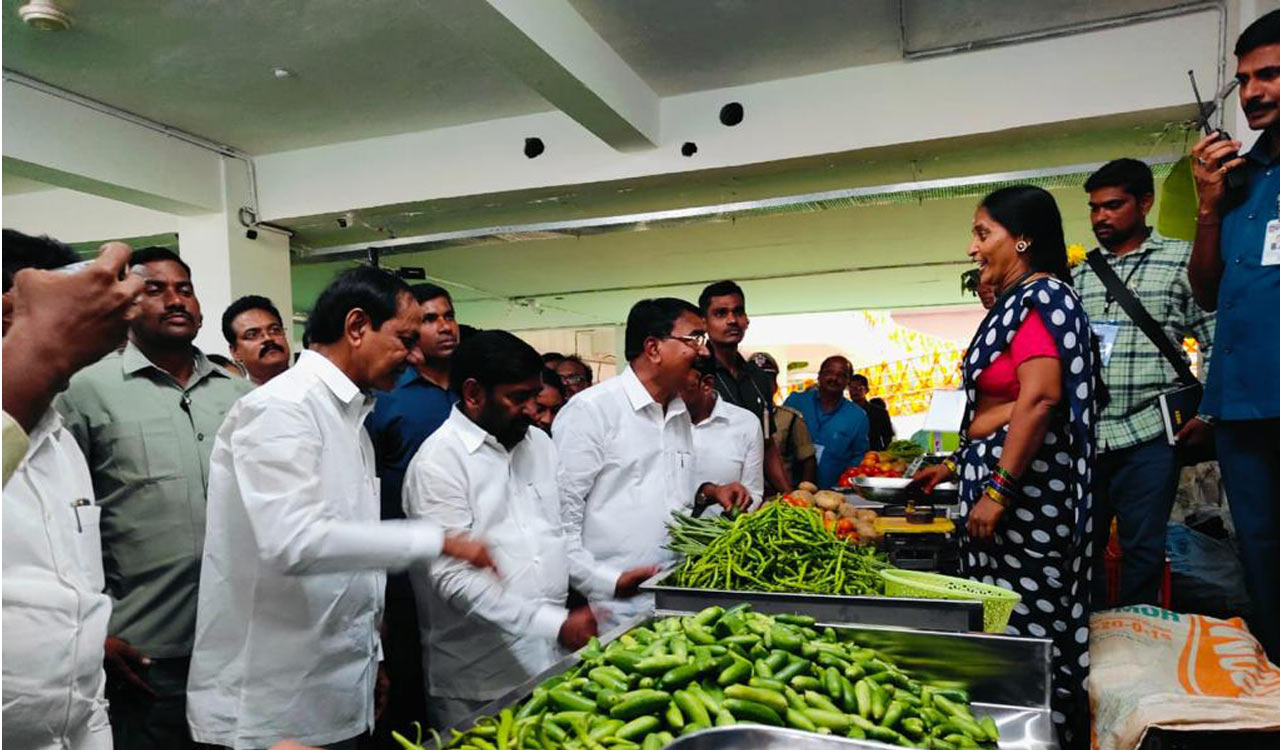 CM KCR interacts with horticulture farmers in Suryapet
