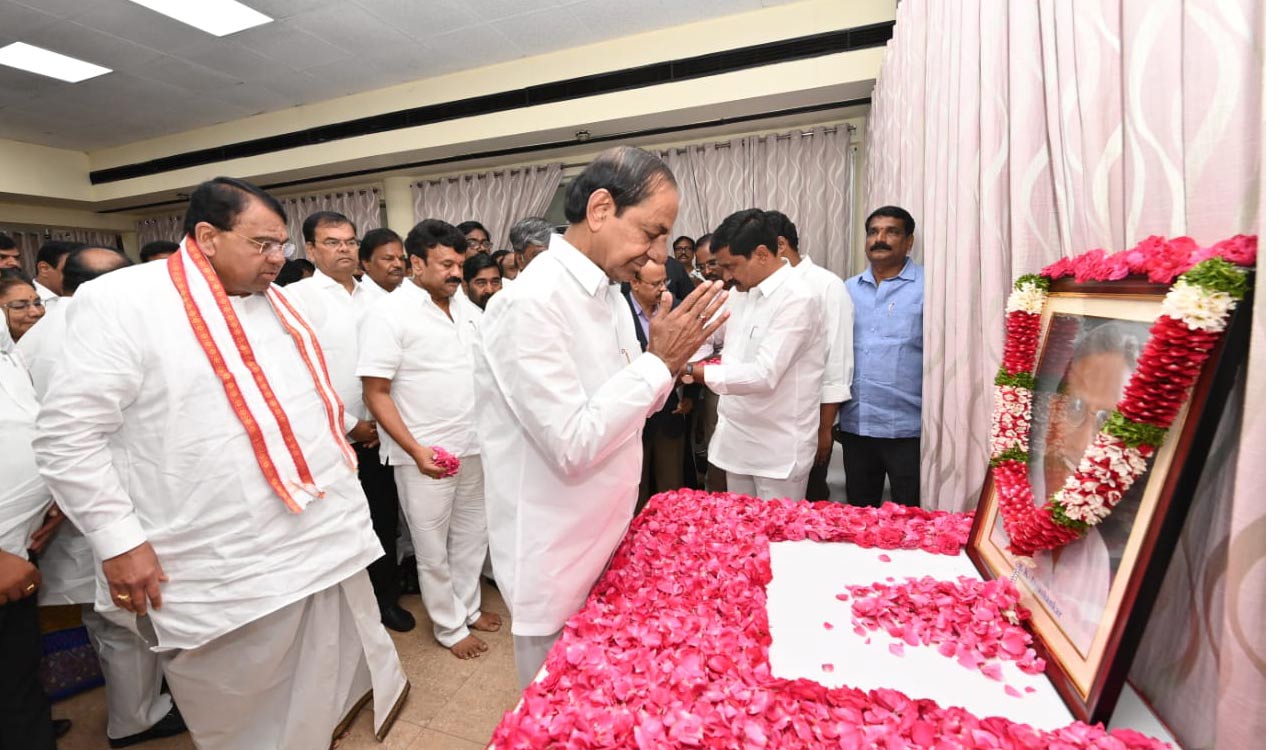 Rich tributes paid to Telangana ideologue Prof Jayashankar