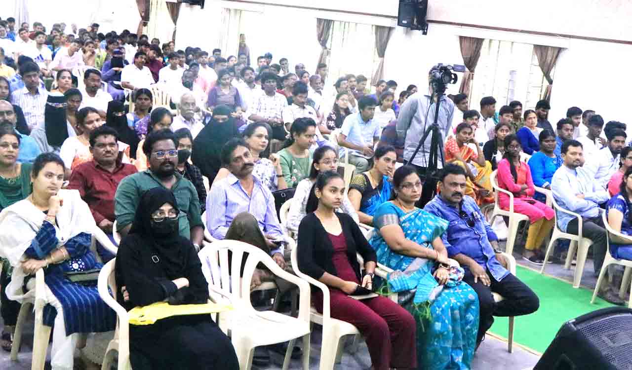 KITSW principal urges students to develop love for learning, zeal to work