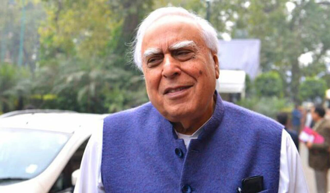 ‘Is this not ‘revri’ culture’, Sibal takes a dig at PM over LPG price cut