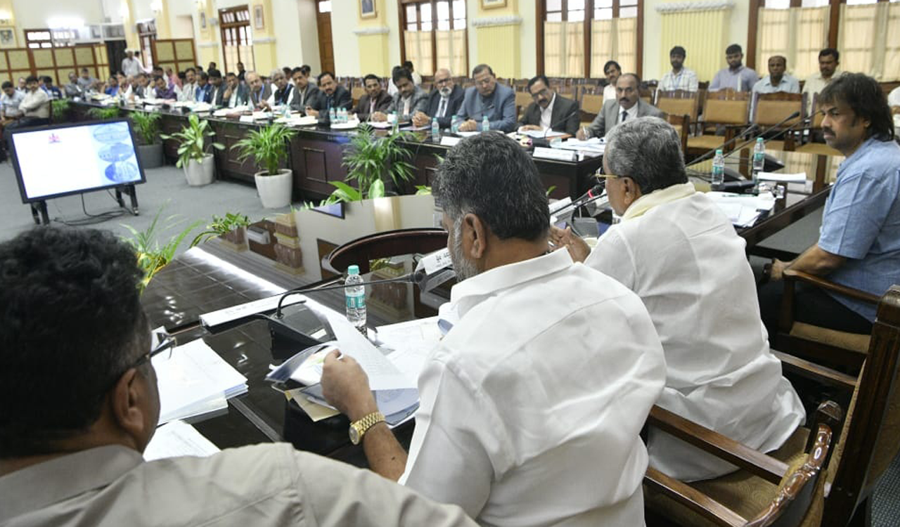 Not with superstitious minds, but equip graduates with scientific temperament, K’taka CM tells VCs