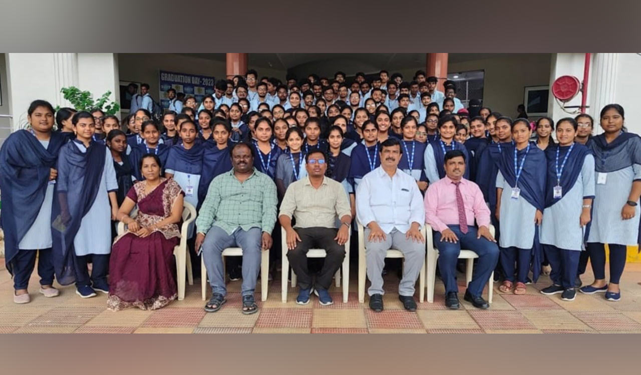 Khammam: Java foundation certificate programme concludes at SBIT