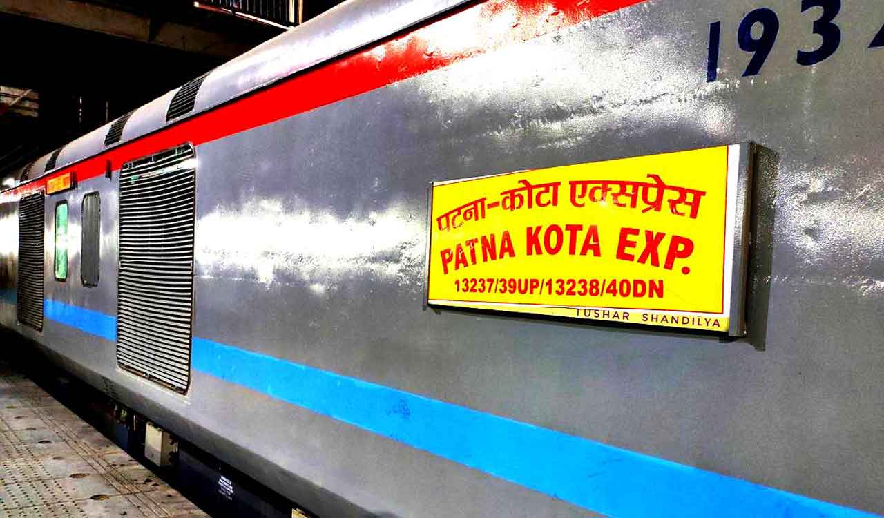Kota-Patna Express: 2 passengers dead, 6 fall sick during Varanasi to Mathura trip
