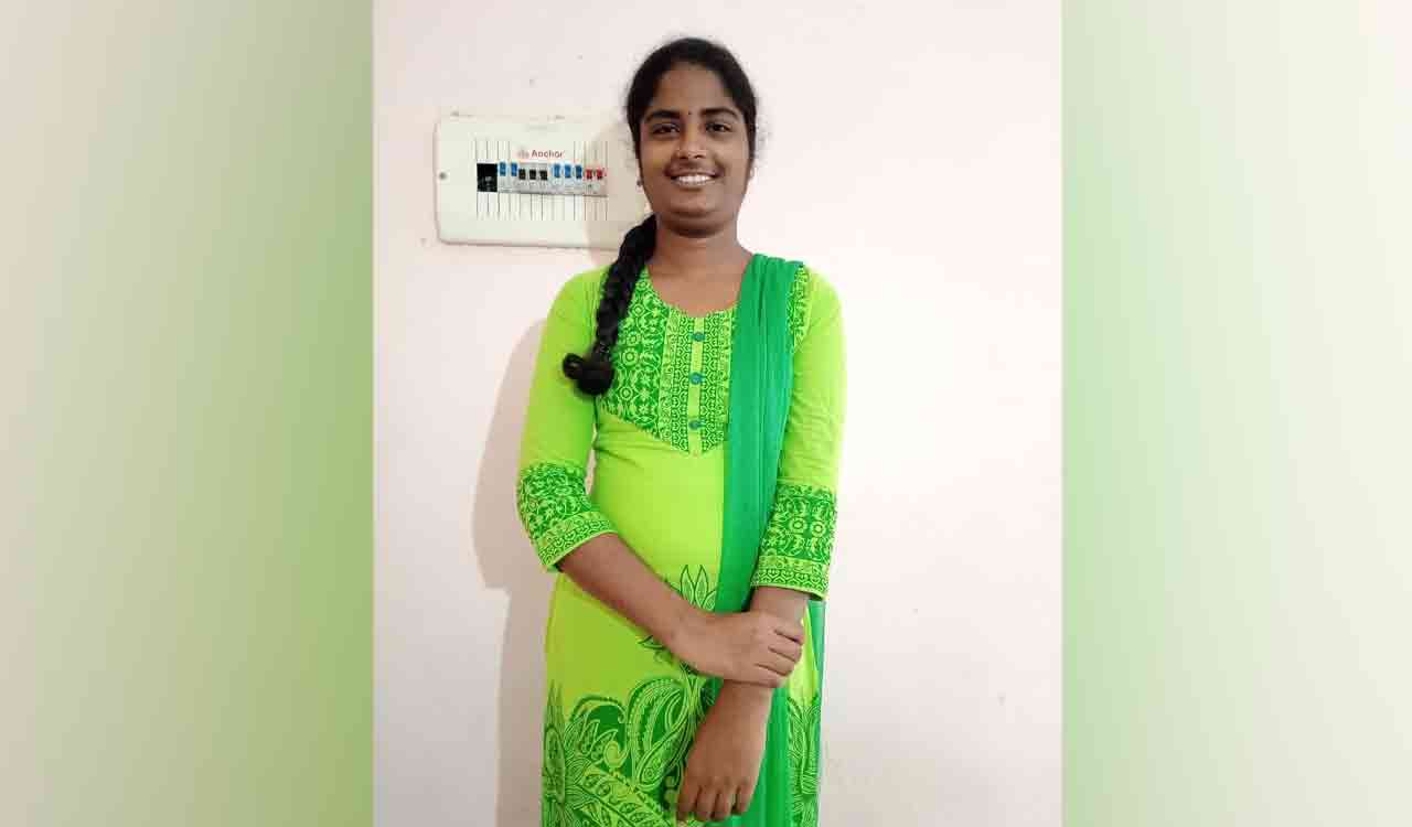 Telangana: Mason’s daughter cracks civil SI job