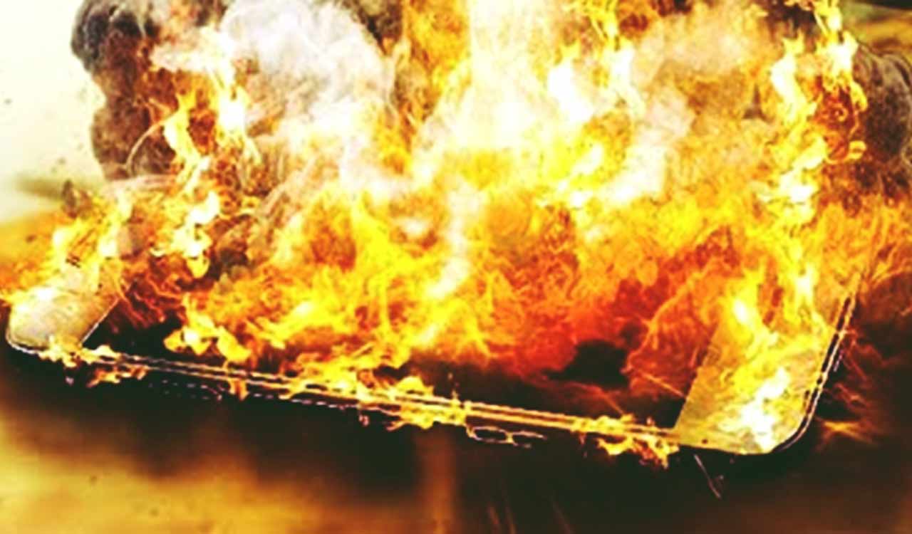 Mobile phone explodes in pocket leaving Uttar Pradesh man injured