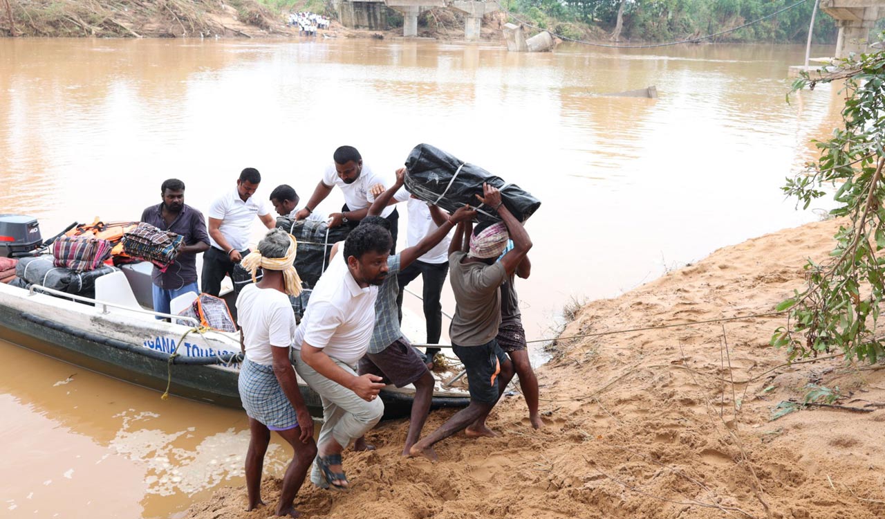 Two policemen to be rewarded for rescuing flood victims in Mulugu
